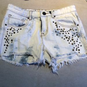 BDG Mid Rise vintage fit shorts. Size 26